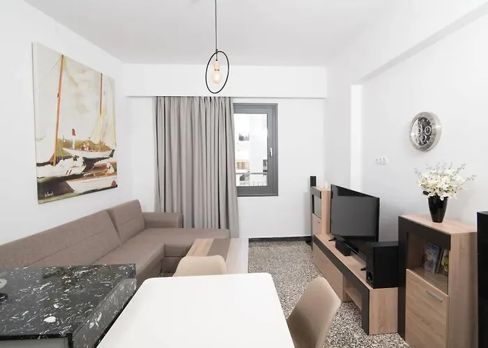 Downtown Sunny Apartment